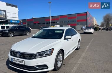 Седан Volkswagen Passat 2017 в Киеве