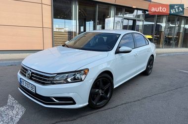 Седан Volkswagen Passat 2017 в Днепре