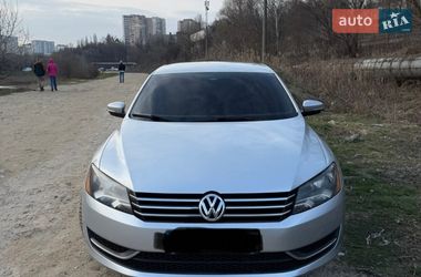 Седан Volkswagen Passat 2014 в Киеве