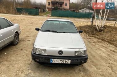 Седан Volkswagen Passat 1988 в Городке
