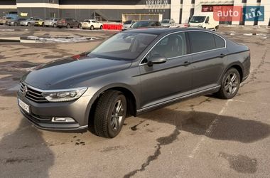 Седан Volkswagen Passat 2015 в Києві