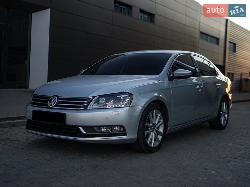 Седан Volkswagen Passat 2012 в Львове