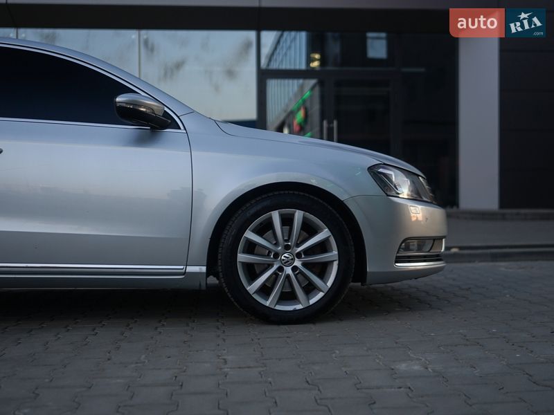 Седан Volkswagen Passat 2012 в Львове