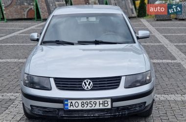 Седан Volkswagen Passat 2000 в Хусте