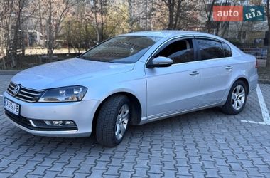 Седан Volkswagen Passat 2012 в Києві