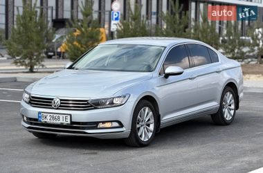 Седан Volkswagen Passat 2015 в Рівному