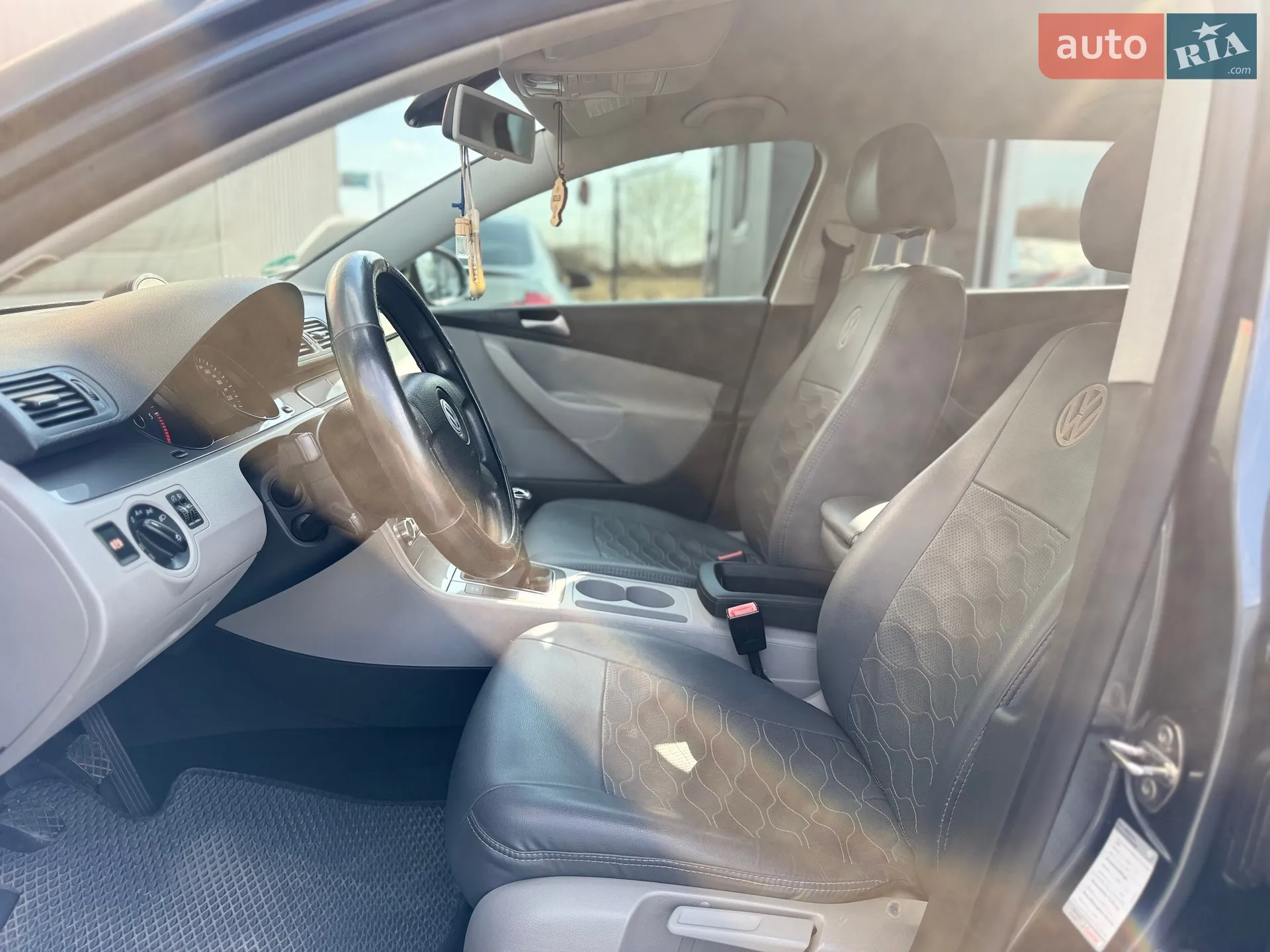 2010 Volkswagen Passat - мініатюра 16