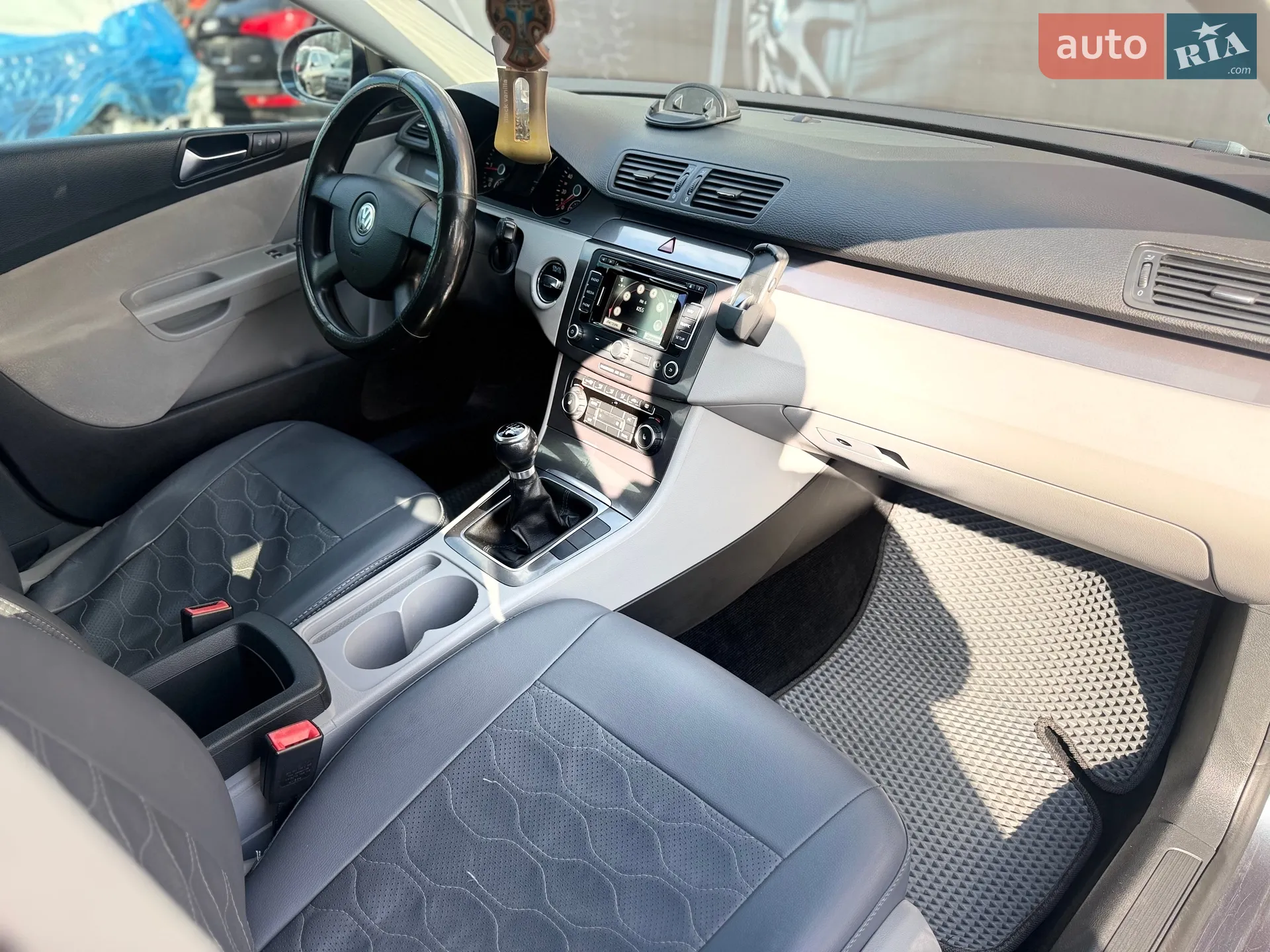 2010 Volkswagen Passat - мініатюра 27