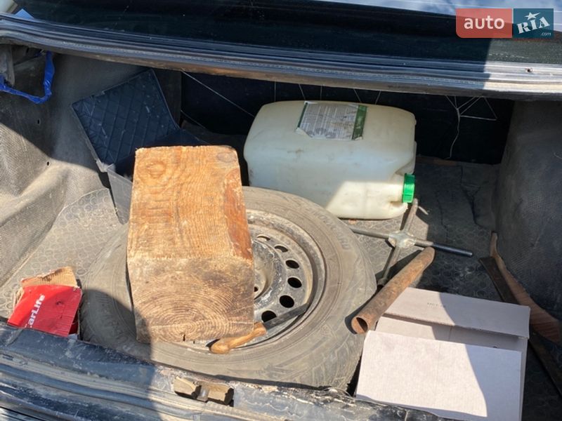 Седан Volkswagen Passat 1992 в Новоселице