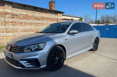 Седан Volkswagen Passat 2017 в Луцке