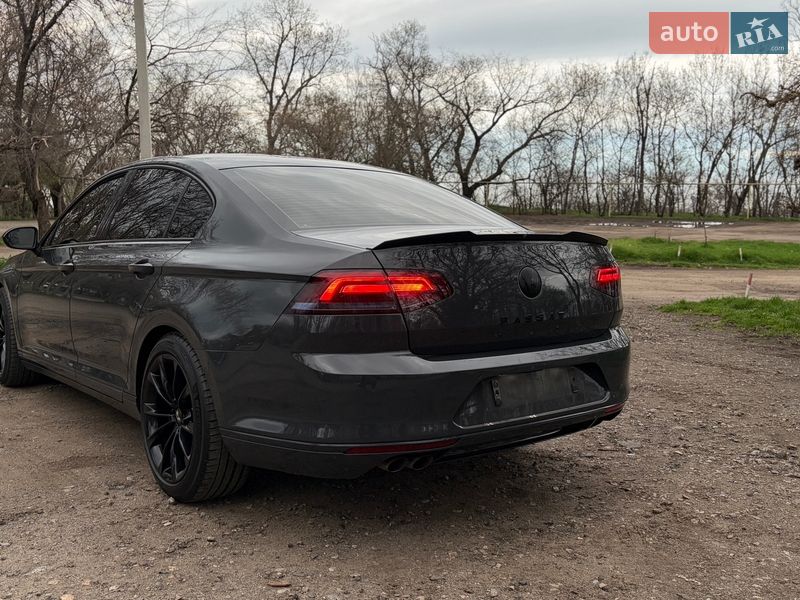 Седан Volkswagen Passat 2016 в Одессе