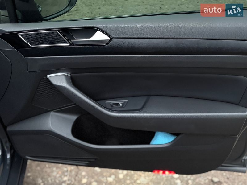 Седан Volkswagen Passat 2016 в Одессе