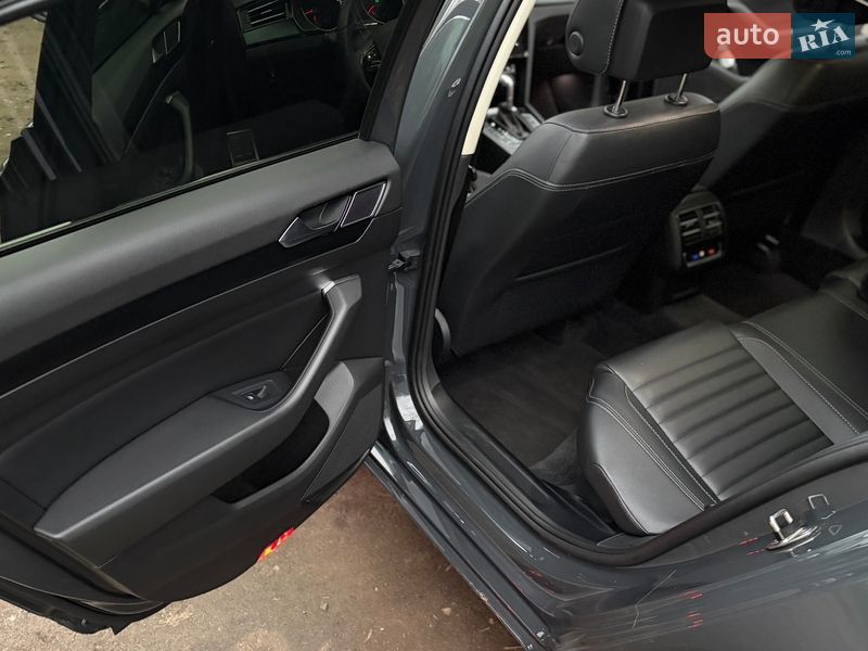 Седан Volkswagen Passat 2016 в Одессе