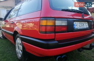 Універсал Volkswagen Passat 1993 в Бучі