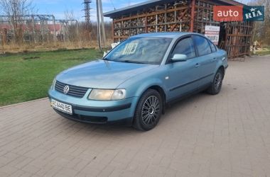 Седан Volkswagen Passat 1999 в Нововолынске