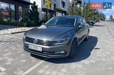 Седан Volkswagen Passat 2016 в Ужгороде