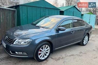 Седан Volkswagen Passat 2013 в Житомире