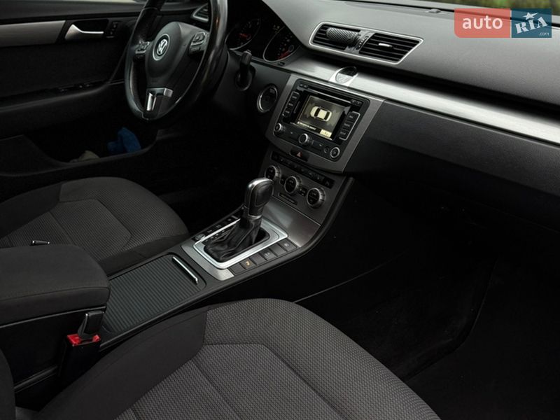 Седан Volkswagen Passat 2014 в Черновцах