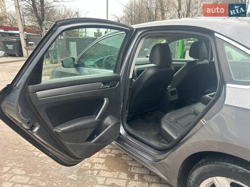 Седан Volkswagen Passat 2015 в Тернополе