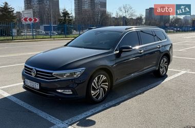 Универсал Volkswagen Passat 2020 в Киеве