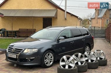 Універсал Volkswagen Passat 2010 в Рівному