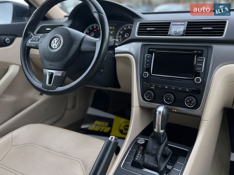 Седан Volkswagen Passat 2015 в Львове