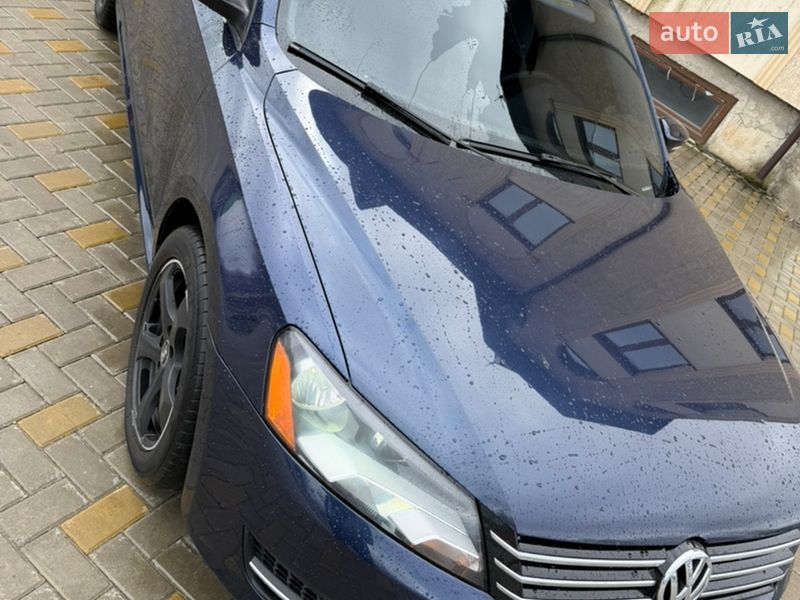 Седан Volkswagen Passat 2012 в Гайсине