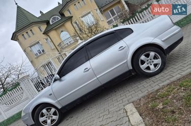 Седан Volkswagen Passat 2000 в Черновцах