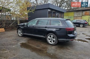 Универсал Volkswagen Passat 2019 в Киеве