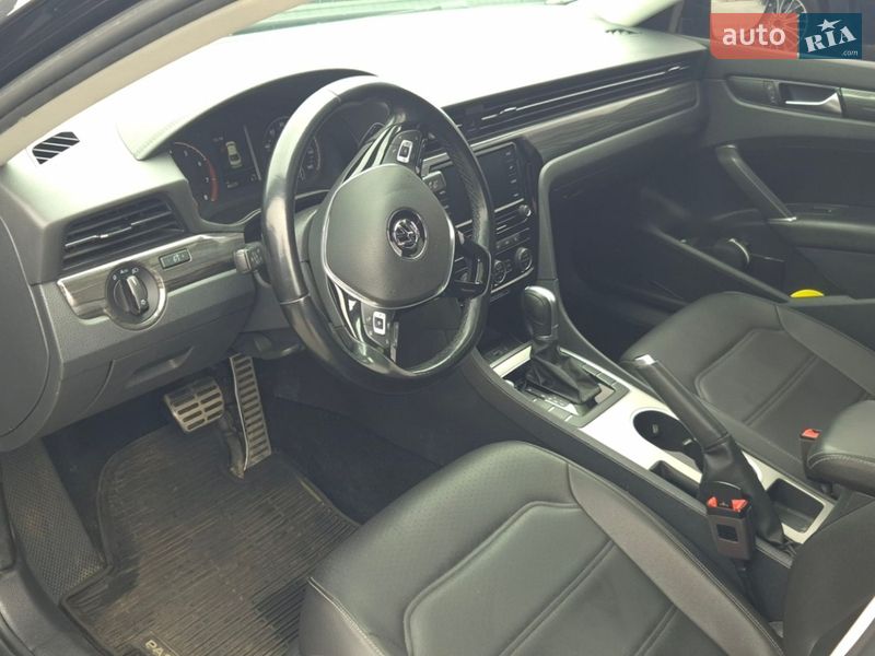 Седан Volkswagen Passat 2020 в Львове