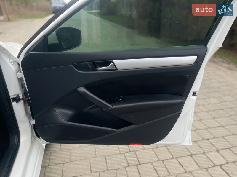 Седан Volkswagen Passat 2013 в Луцке