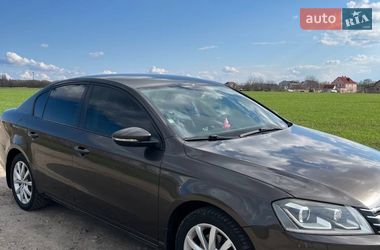Седан Volkswagen Passat 2012 в Сумах