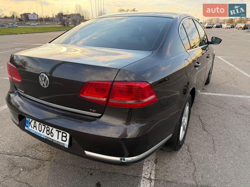 Седан Volkswagen Passat 2011 в Киеве