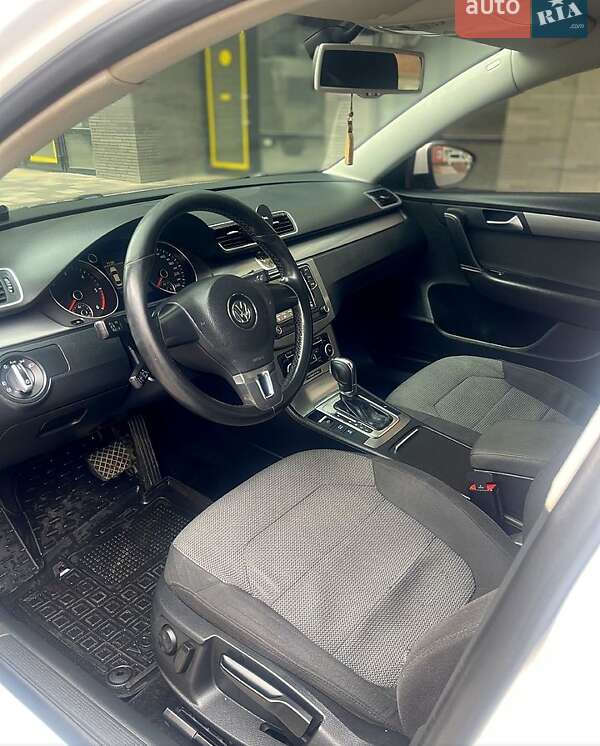 Седан Volkswagen Passat 2011 в Киеве