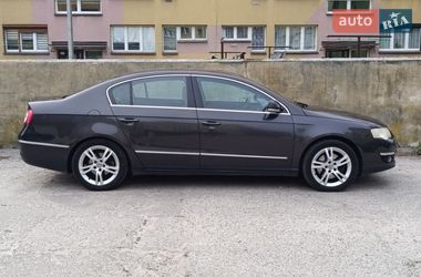 Седан Volkswagen Passat 2005 в Одессе