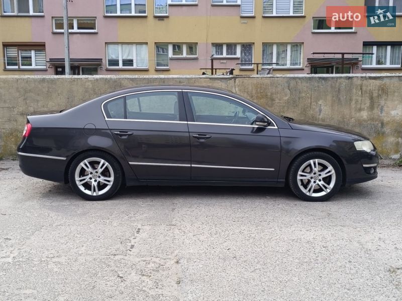 Седан Volkswagen Passat 2005 в Одессе