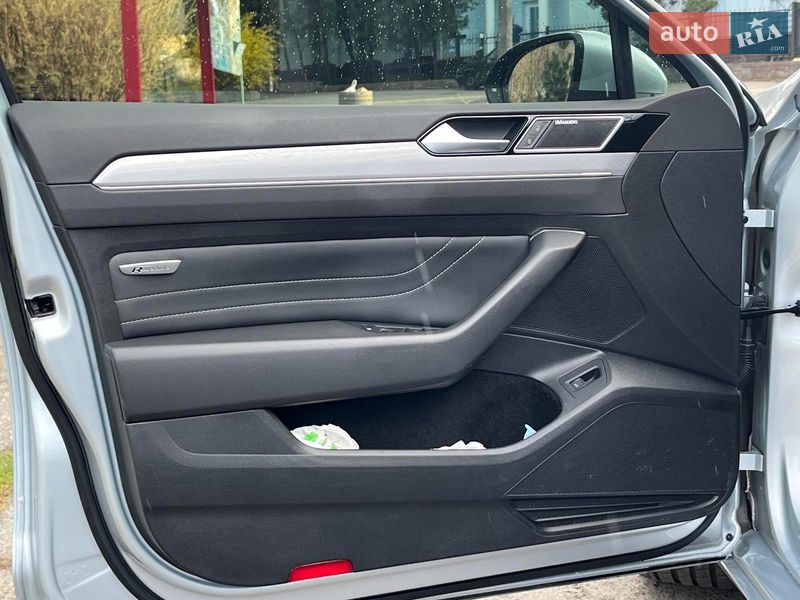 Универсал Volkswagen Passat 2022 в Киеве