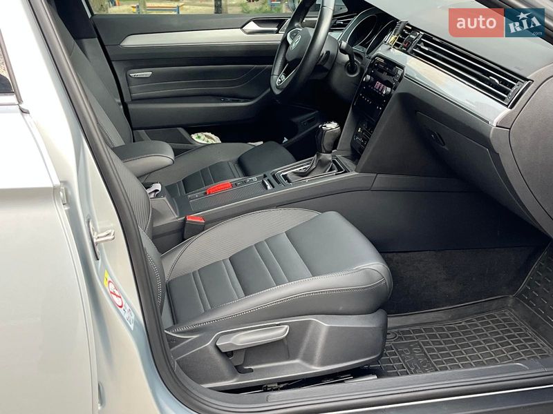Универсал Volkswagen Passat 2022 в Киеве