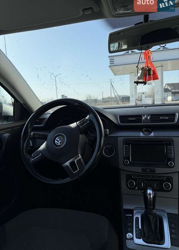 Седан Volkswagen Passat 2011 в Луцке