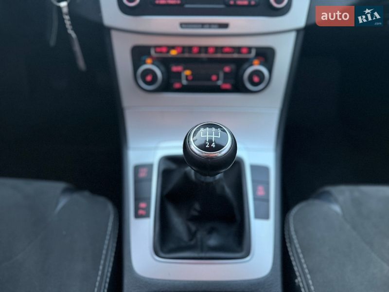 Универсал Volkswagen Passat 2009 в Ровно