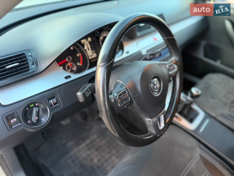Универсал Volkswagen Passat 2009 в Ровно
