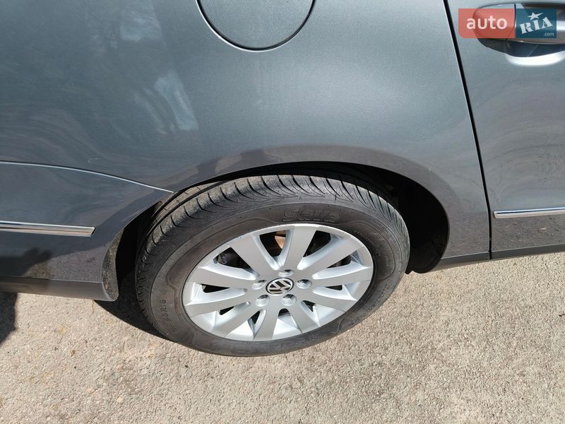 Седан Volkswagen Passat 2008 в Миргороде
