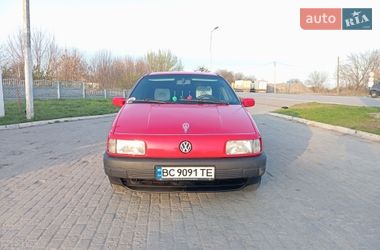 Седан Volkswagen Passat 1993 в Дубно