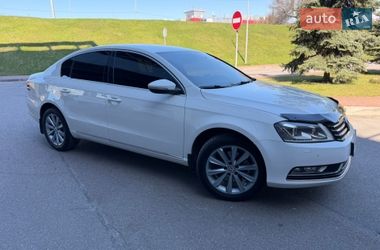 Седан Volkswagen Passat 2012 в Києві
