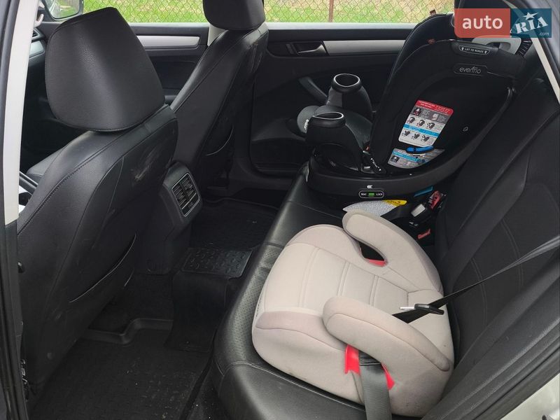 Седан Volkswagen Passat 2013 в Львове