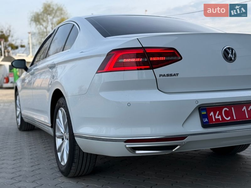 Седан Volkswagen Passat 2016 в Калуші