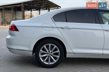 Седан Volkswagen Passat 2016 в Калуші