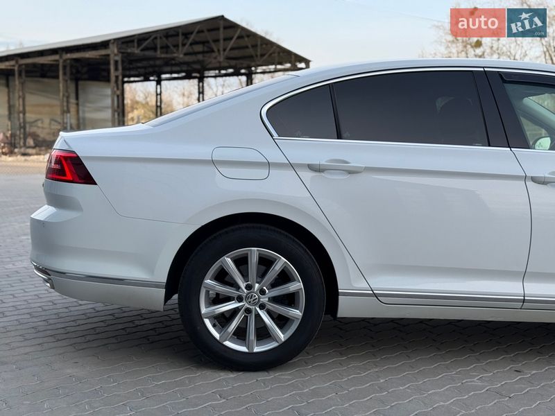 Седан Volkswagen Passat 2016 в Калуші