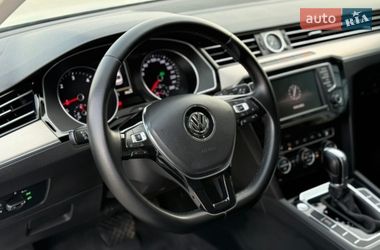 Седан Volkswagen Passat 2016 в Калуші