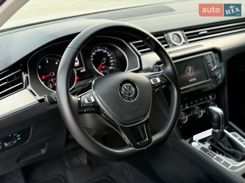 Седан Volkswagen Passat 2016 в Калуші